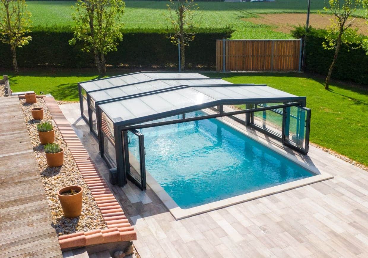 Abri de piscine mi-haut ouvert