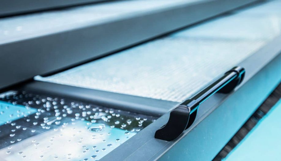 Toiture d'un abri de Pisicne de polycarbonate alvéolaire
